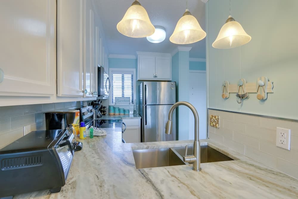 Pool, Sauna & Beach Access: Hilton Head Condo