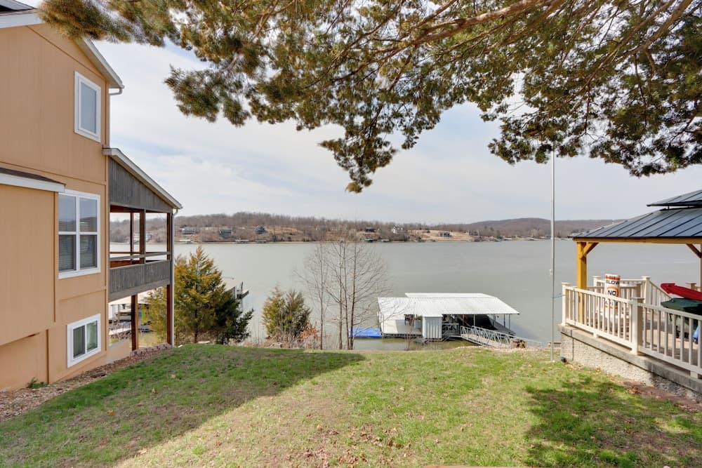 Cozy Camdenton Cottage w/ Deck + Boat Dock Access!
