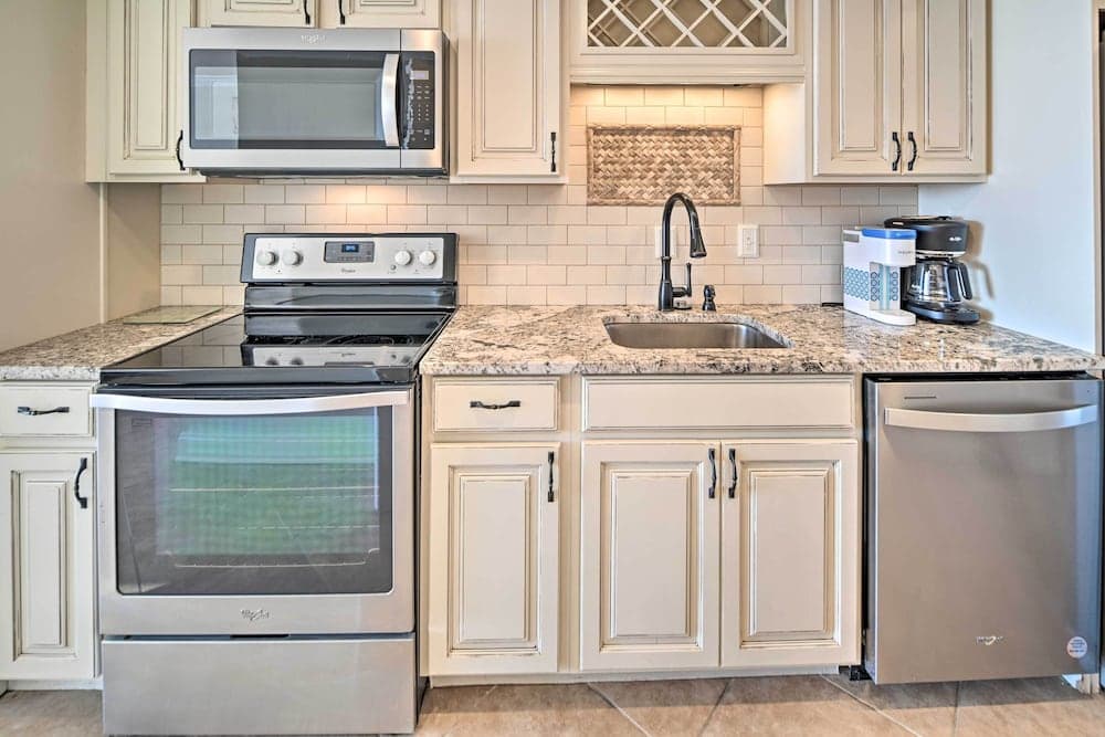 Cozy Myrtle Beach Resort Condo w/ Community Pool!