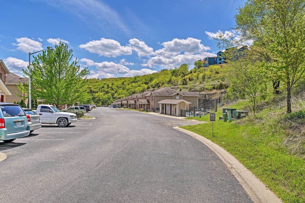 5 Mi to Branson Strip! Cozy Condo w/ Mtn Views