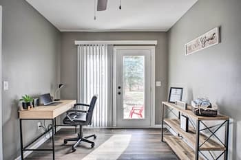 Family-friendly Springfield Home w/ Yard!