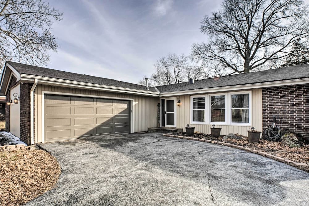 Family-friendly Springfield Home w/ Yard!