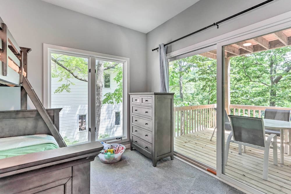 Lakefront Family Retreat in Osage Beach!