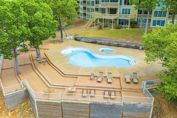 Gorgeous Osage Beach Condo w/ Private Balcony