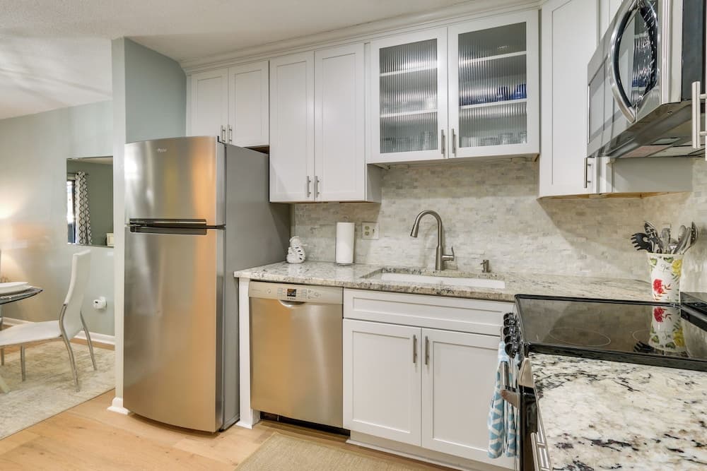 Walk to Beach: Hilton Head Condo w/ Pool Access