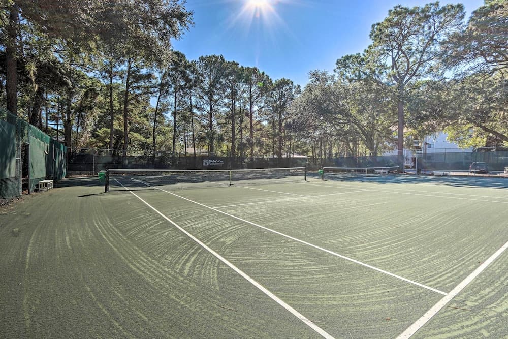 Walk to Beach: Hilton Head Condo w/ Pool Access