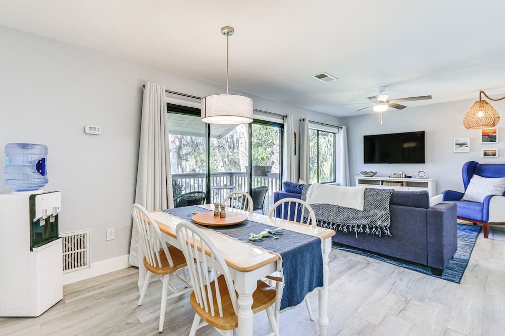 Walk to Coligny Beach: Tropical Hilton Head Condo