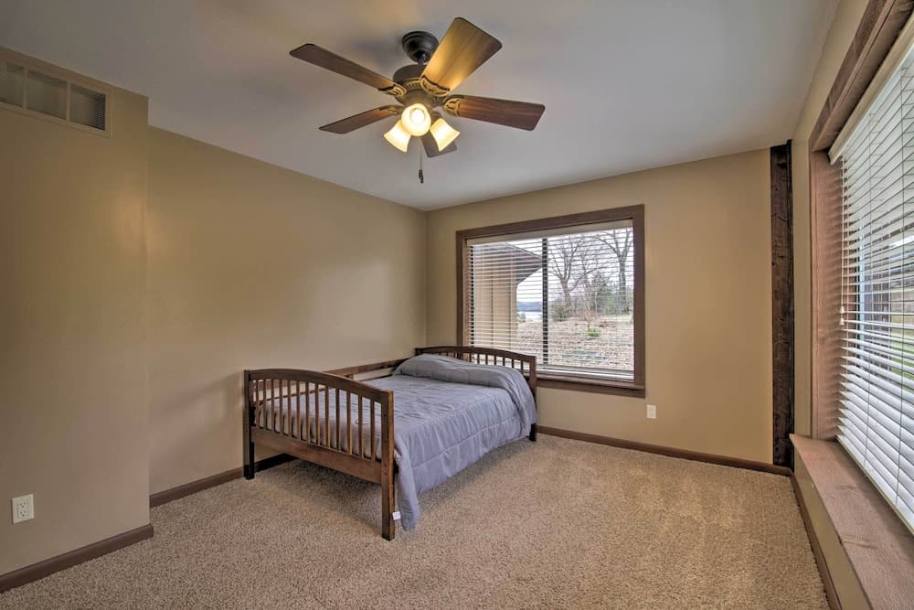 Inviting Home w/ Pool & Hot Tub on Table Rock Lake