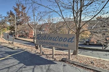 Lake Ozark Condo - Pool, Fishing Docks & More!