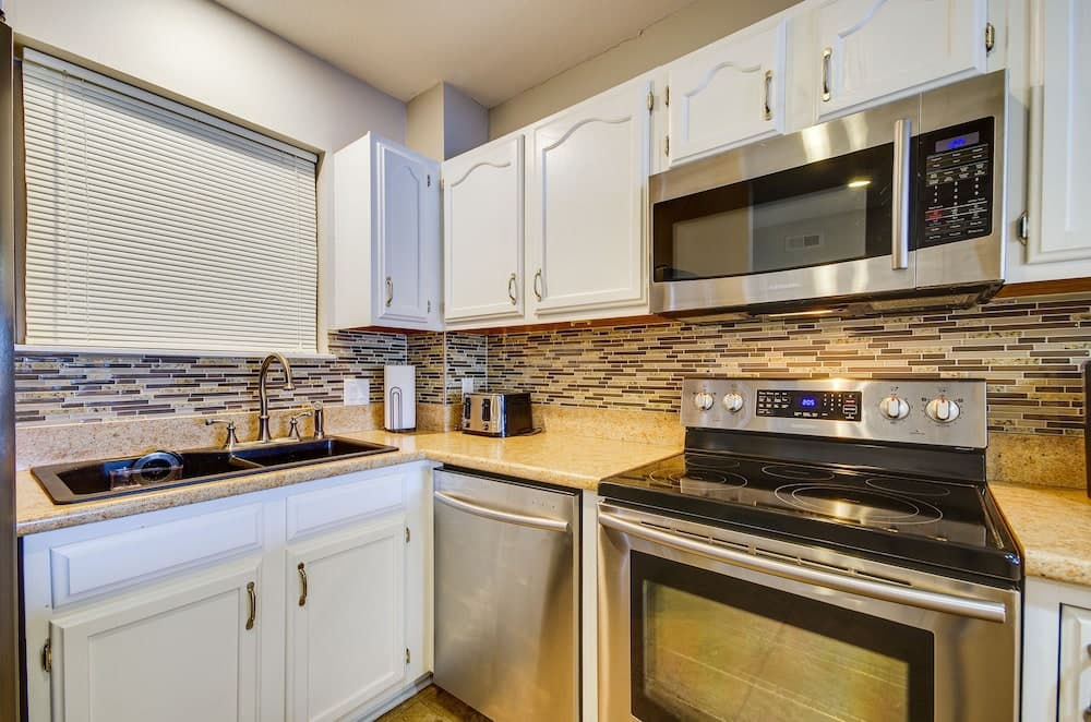 Lake of the Ozarks Condo w/ Community Pool