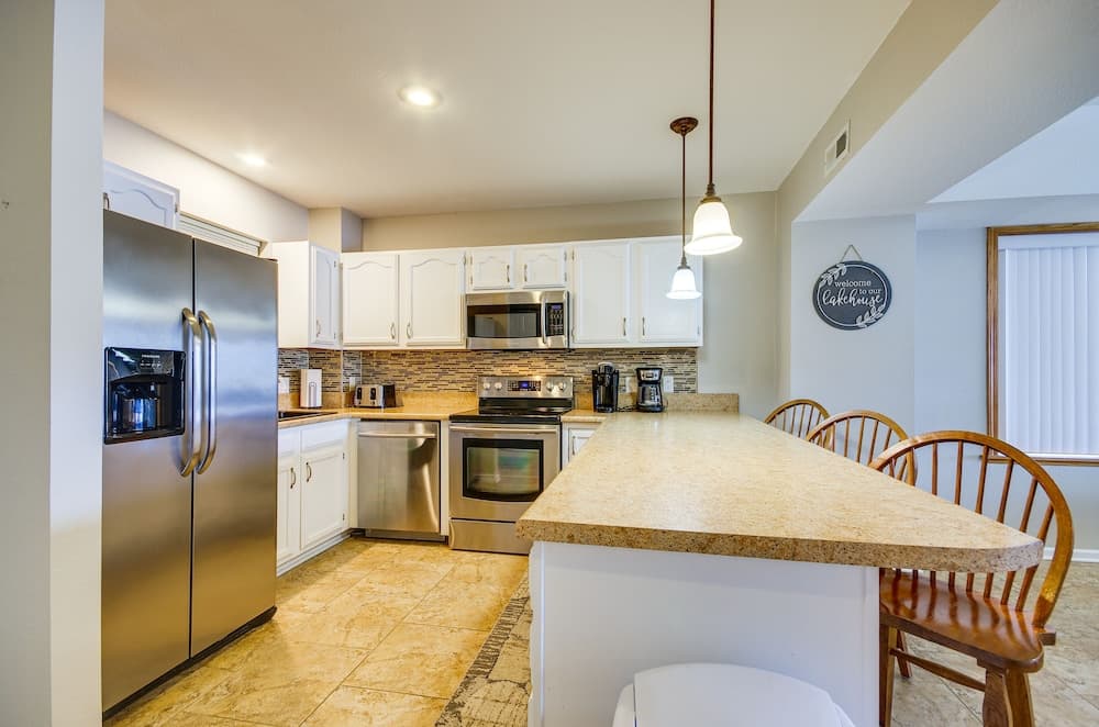 Lake of the Ozarks Condo w/ Community Pool