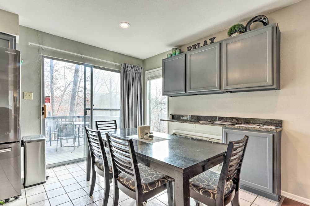 < 1 Mi to Margaritaville Resort: Osage Beach Home!