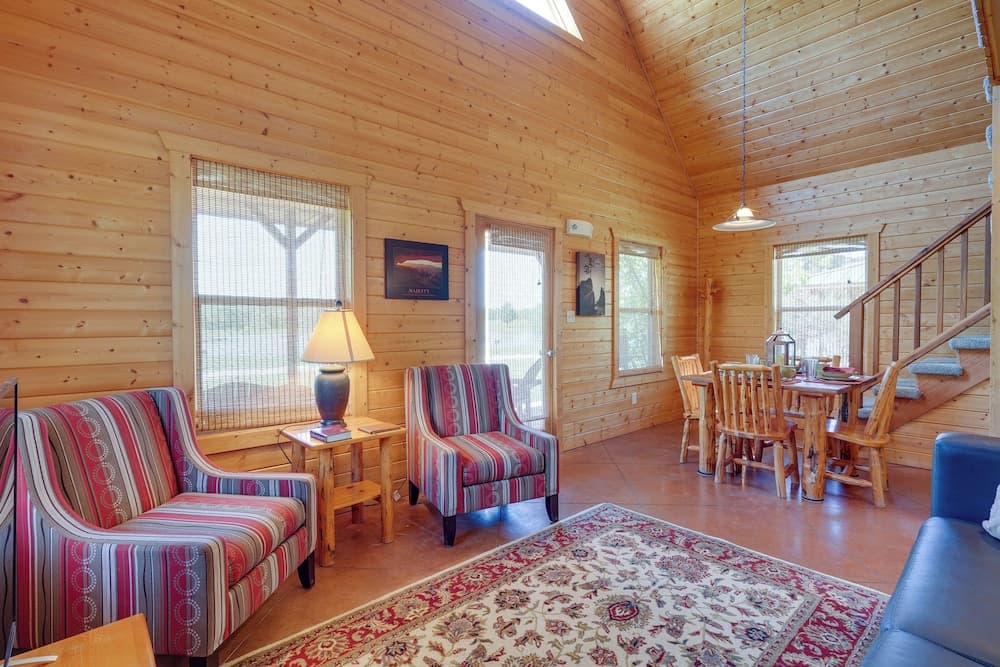 Lakefront Columbia Cabin w/ Porch & Shared Dock