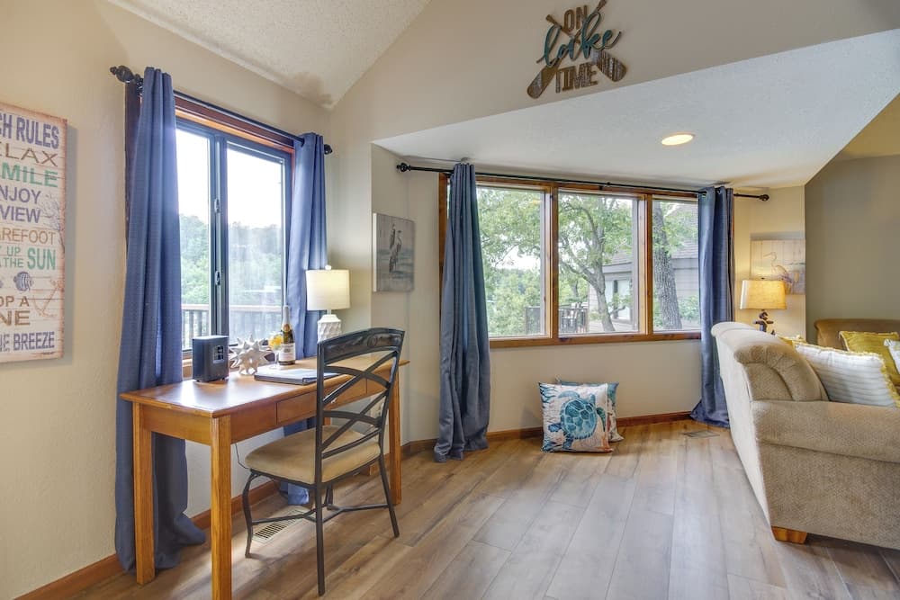 Lakefront Osage Beach Home w/ Community Pool!