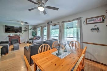 Lakefront Table Rock Home - 2 Porches & Kayaks