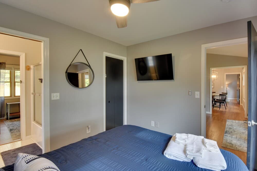 Lakefront Westminster Retreat w/ Boat Dock!