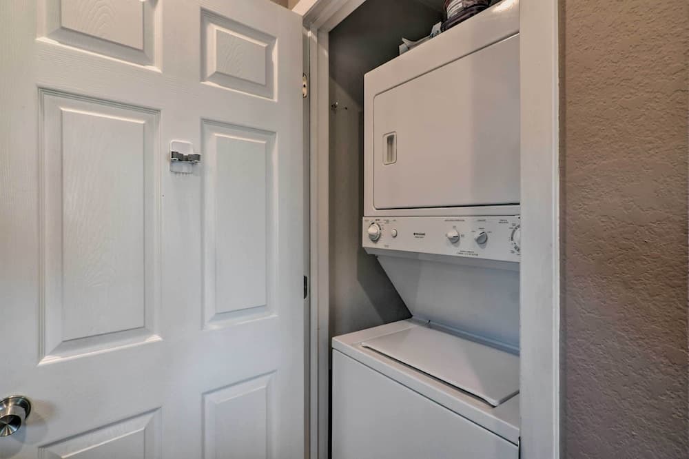 Modern Resort Condo ~ 3 Mi to Branson Landing