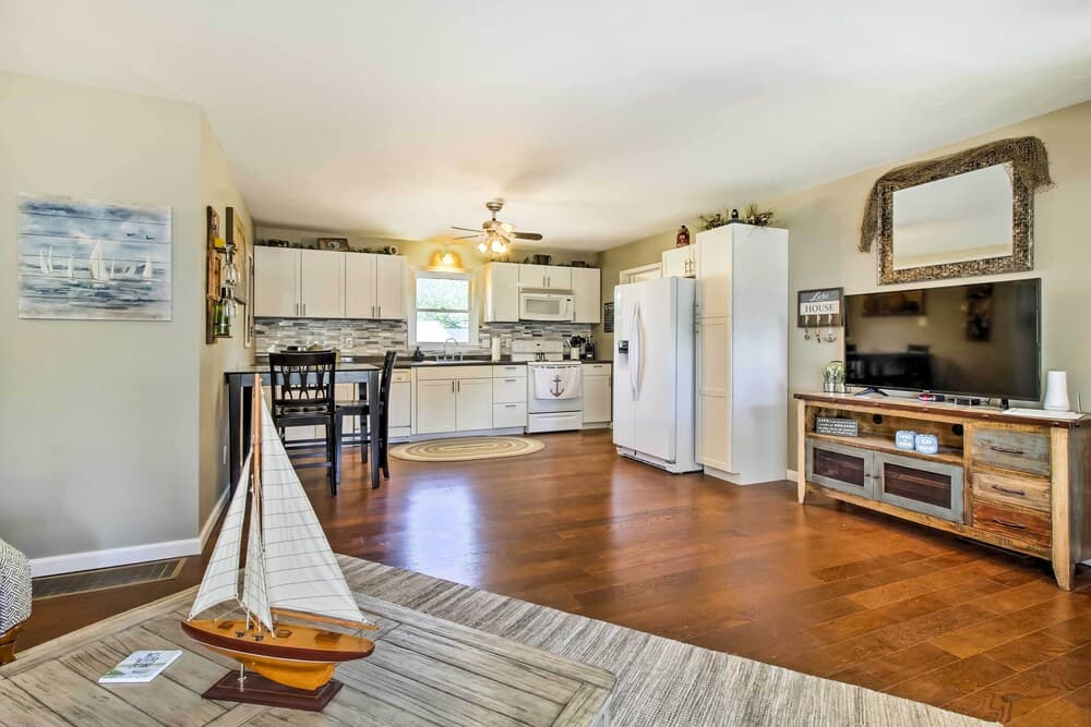 Modern Abode w/ Patio ~ 1 Mi to Stockton Lake!