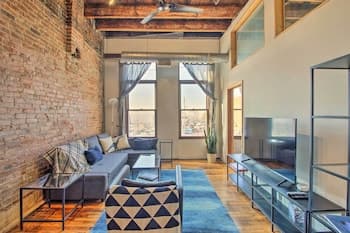 Modern Kansas City Apartment w/ Rooftop Deck!