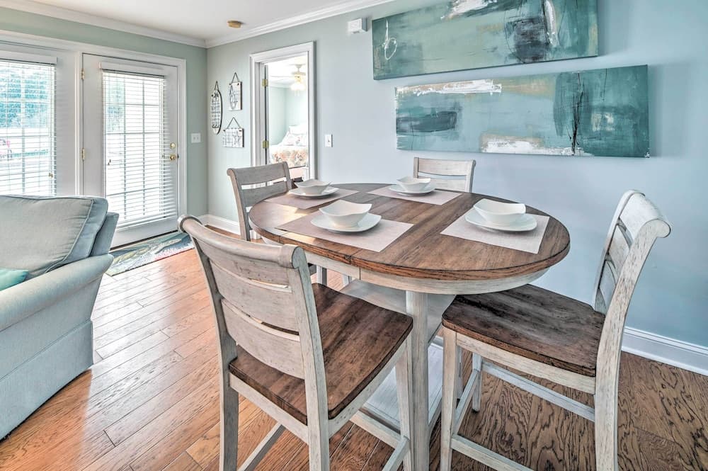 1 Mi to Beach + Hot Tub: Murrells Inlet Retreat!