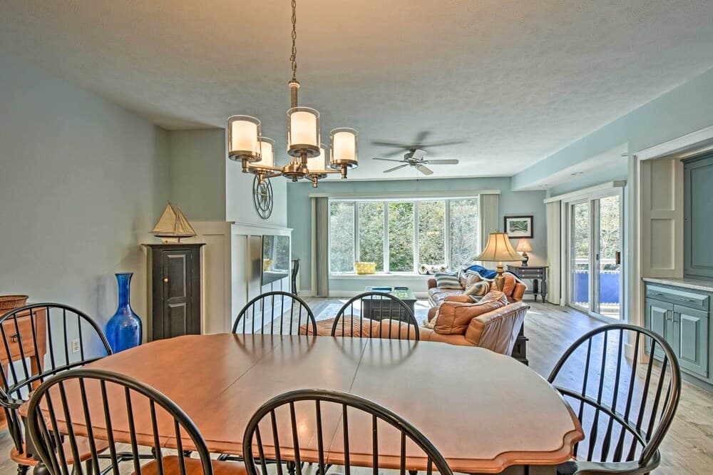 Lake Keowee Condo w/ Balcony & Community Perks
