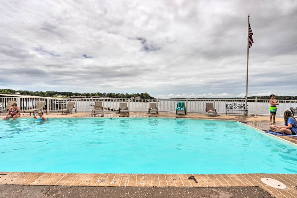 Lakefront Haven w/ Balcony in Osage Beach!