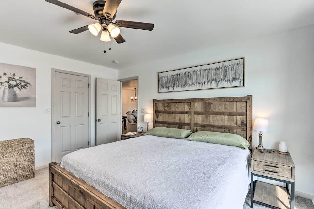 Parkview Bay Condo: Resort Pools & Lake View!