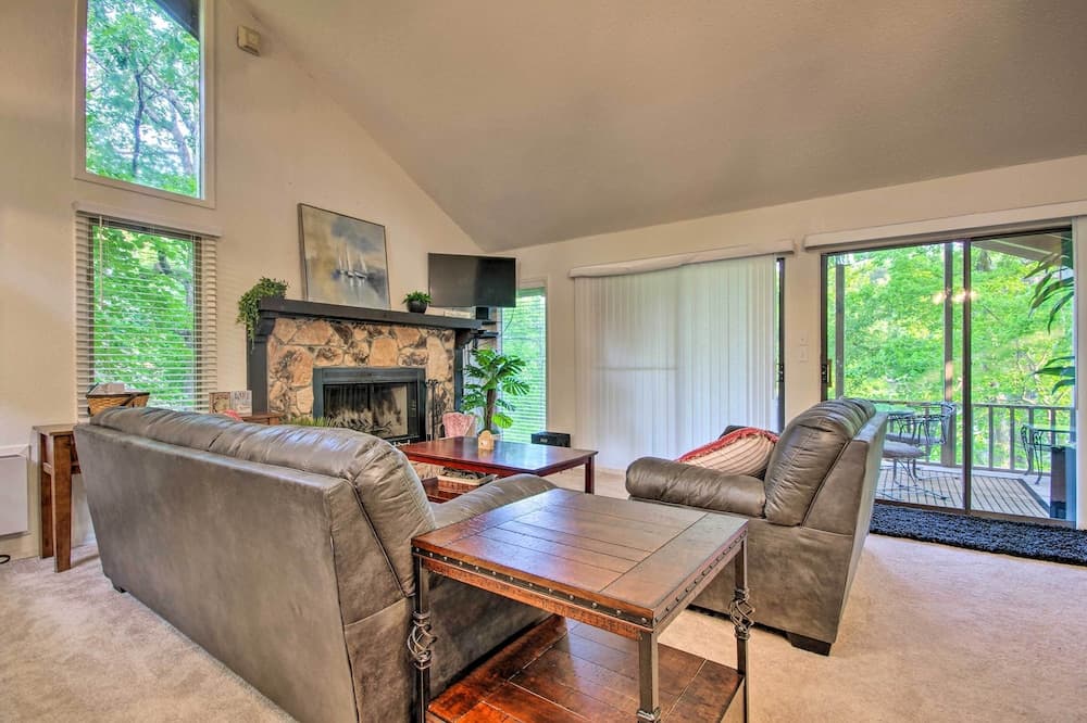 Osage Beach Getaway - 1 Mi to Margaritaville Fun!