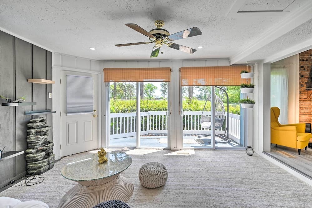 2 Mi to Beach: Myrtle Beach Golf Course Escape!