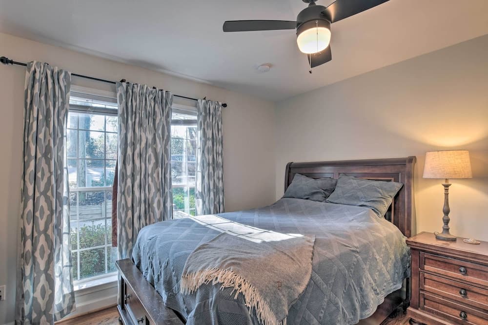 Pet-friendly Greenville Dwelling ~ 2 Mi From Dtwn!