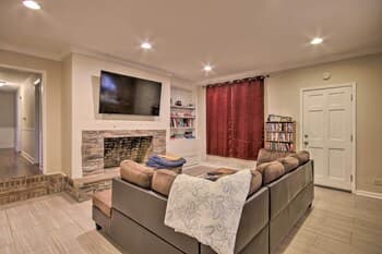 Quiet Columbia Home w/ Fire Pit & Pool Table!