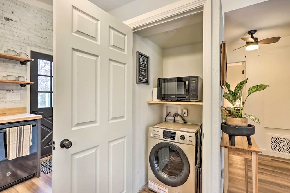 Cottage w/ Grill & Fire Pit in Osage Beach!