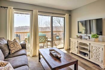 Reeds Spring Condo Near Silver Dollar City!