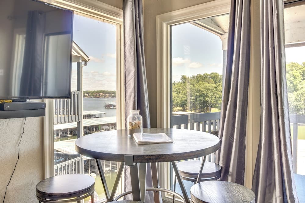 Condo w/ Community Pool & Boat Ramp in Osage Beach