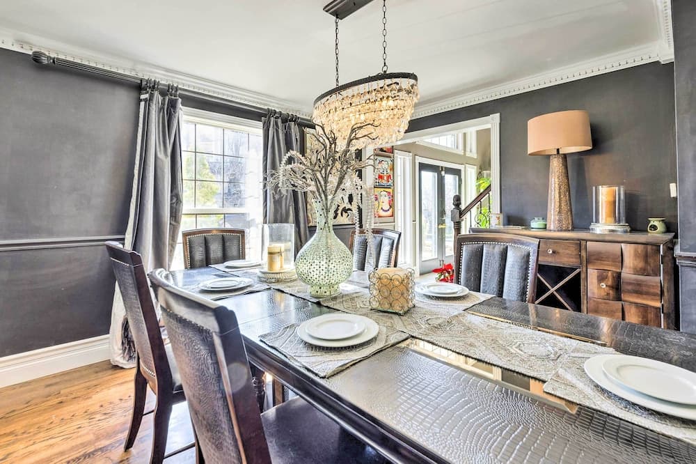 Saint Charles House Near Historic Downtown!