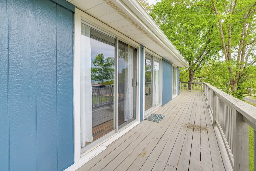 Deck & Table Rock Lake View: Shell Knob Escape!