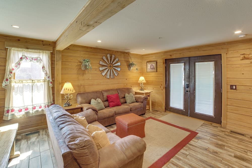 Quiet Hollister Cabin: Walk to Lake Taneycomo