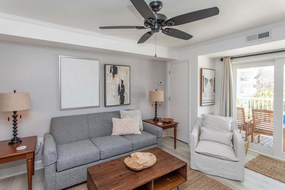 Summerhouse Villas Condo: Private Resort Beach!