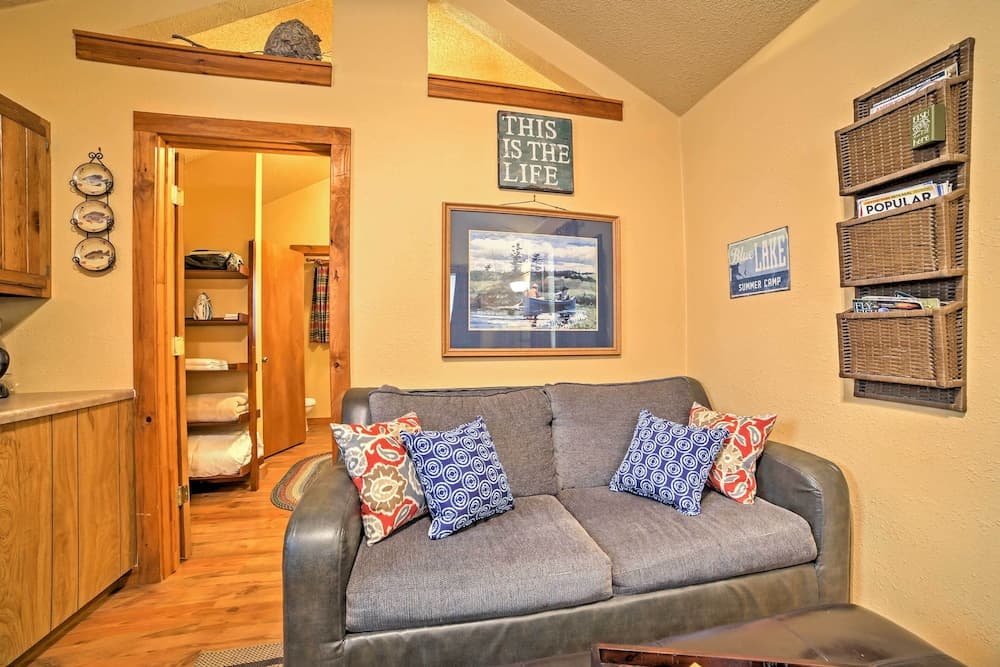 Near Shopping & Museums: Quiet Branson Cabin