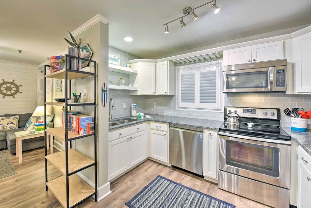 Walkable Hilton Head Island Condo w/ Resort Perks