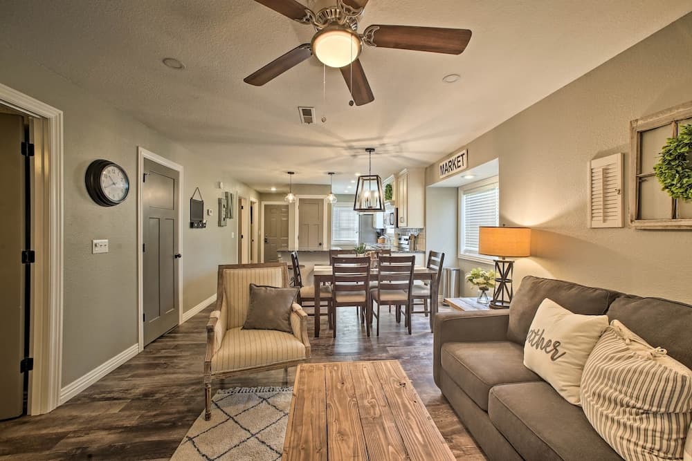 2 Mi to Silver Dollar City: Condo w/ Fireplace!