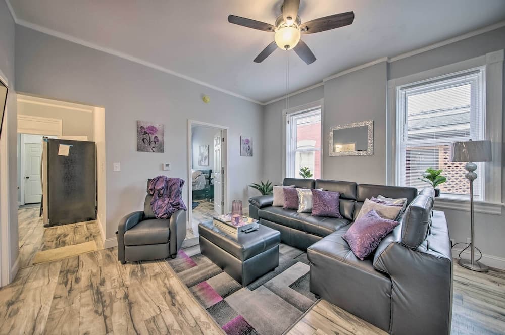 9 Mi to Dtwn: Vibrant St Louis Home!