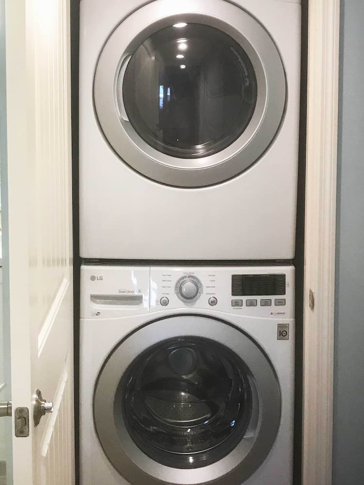 Lagoon & Fountain Views: Villa in Palmetto Dunes