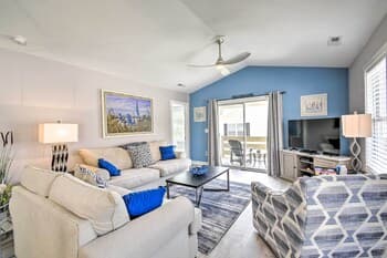 Updated Myrtle Beach Cottage w/ Shared Pool!