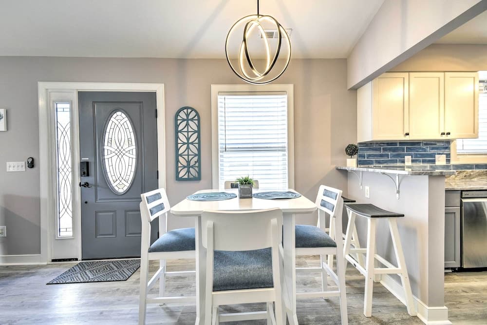 Updated Myrtle Beach Cottage w/ Shared Pool!