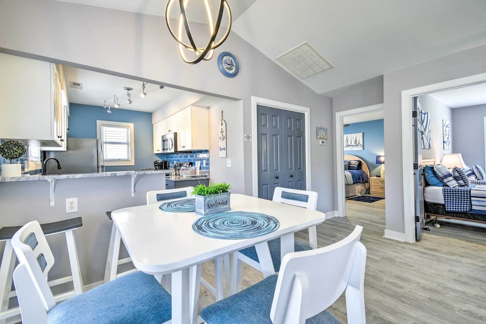 Updated Myrtle Beach Cottage w/ Shared Pool!