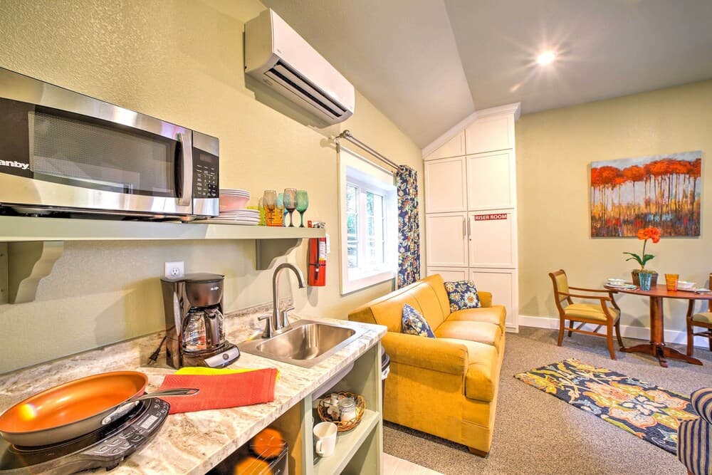 Steps to Branson Landing: Cozy Downtown Cottage!