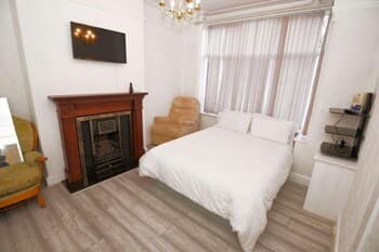 Remarkable 3-bed House in Manchester