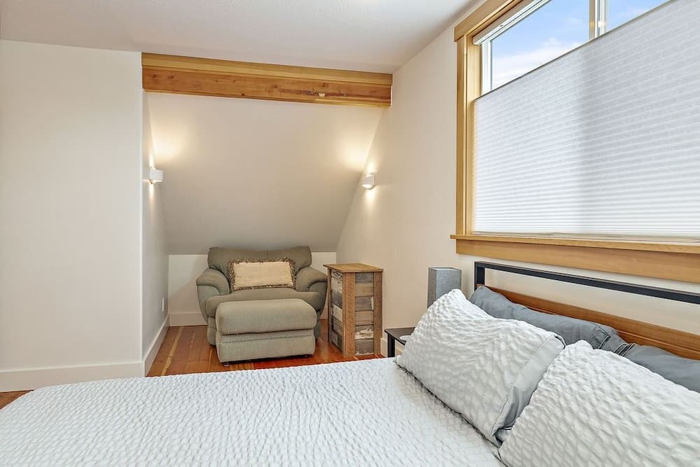 The Mountain Ave House by WanderLodges