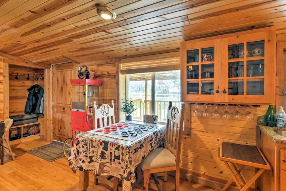 Bartlesville Cabin w/ Pool, Hot Tub & Trampoline!